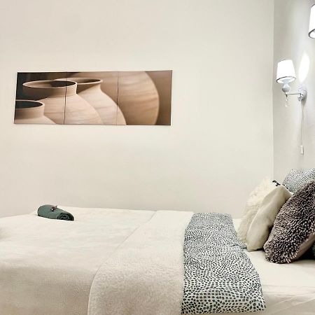 White Apartment Near The Famous New York Cafe Boedapest Buitenkant foto