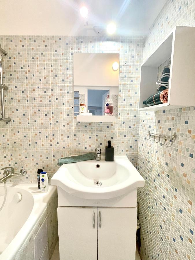 White Apartment Near The Famous New York Cafe Boedapest Buitenkant foto