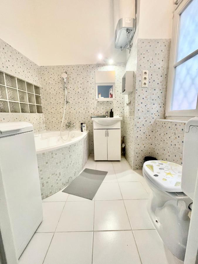 White Apartment Near The Famous New York Cafe Boedapest Buitenkant foto