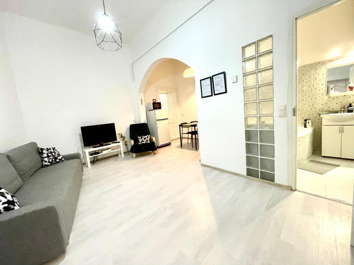 White Apartment Near The Famous New York Cafe Boedapest Buitenkant foto